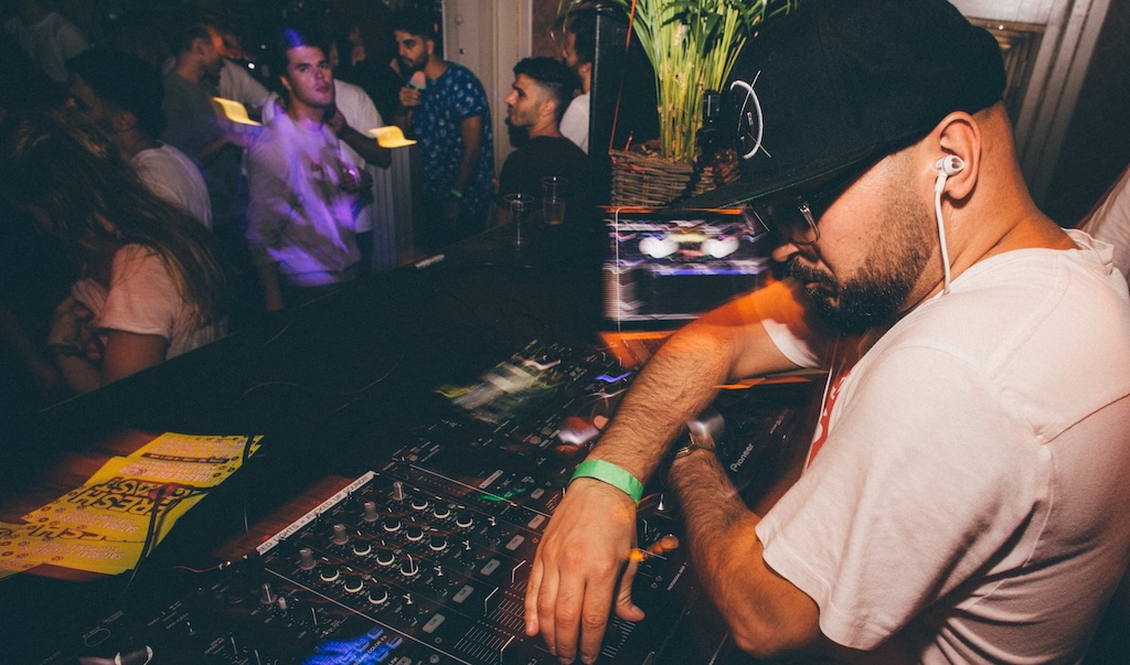 DJs