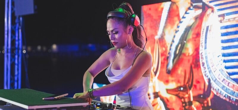 DJs